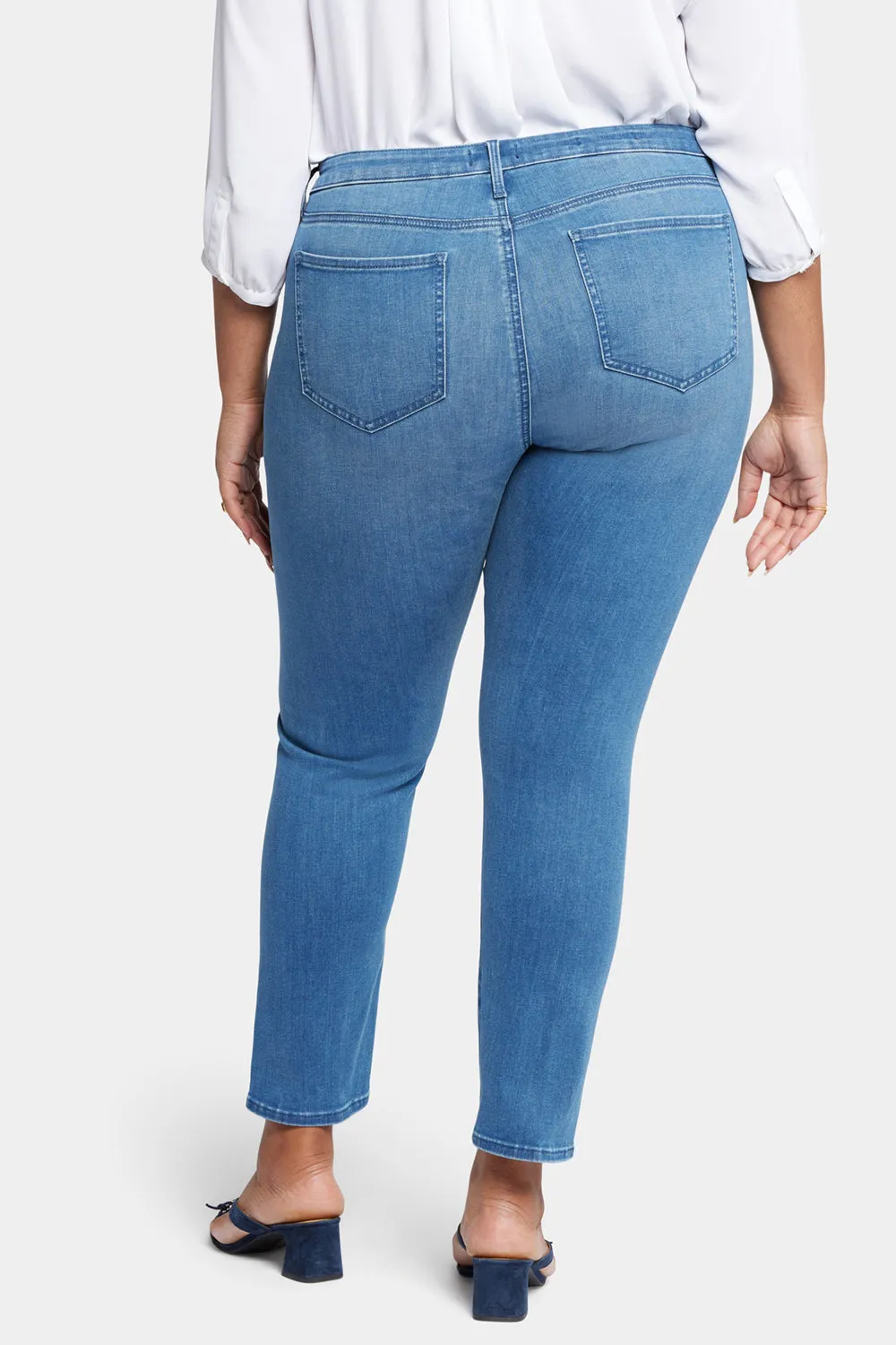 Le Silhouette Sheri Slim Jeans In Plus Size - Stunning